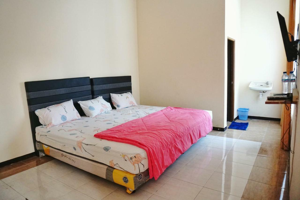 Green Surabaya Homey Exterior foto